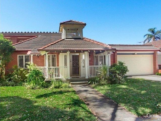 Stylish Character filled and walking distance to the beach. DEPOSIT TAKEN LEASED!