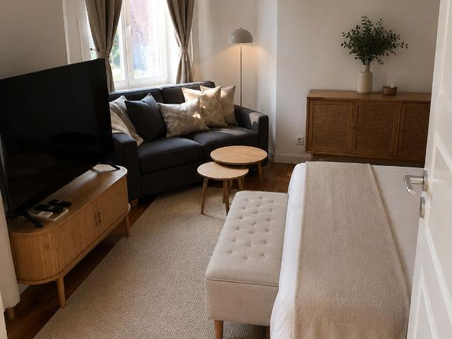 Stylish City Apartment with Designer Furniture & High Ceilings – Near Aachen City Center, Aachen Amsterdam Apartments for Rent