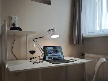Stylish city apartment with workspace & top amenities – central and quiet, Bremen Amsterdam Apartments for Rent