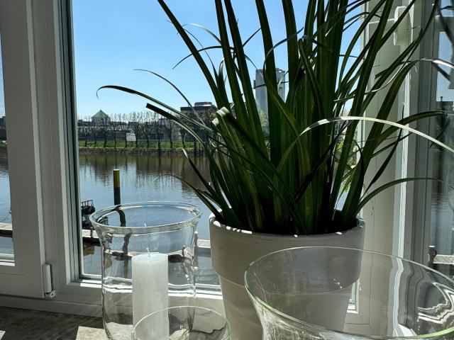 ✨ Stylish City Apartment with Weser View – Central Location in Bremen