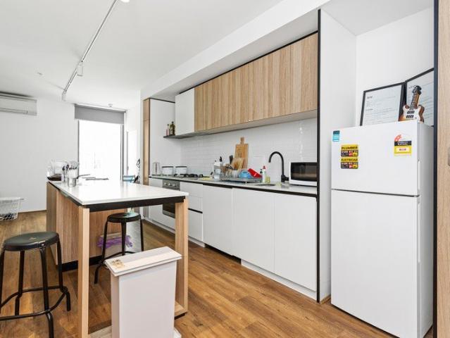 Stylish City Edge Living Moments from Queen Victoria Market & Melbourne CBD
