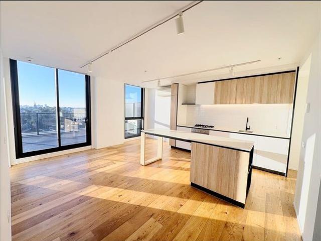 Stylish City Edge Living with Expansive Terrace & Skyline Views