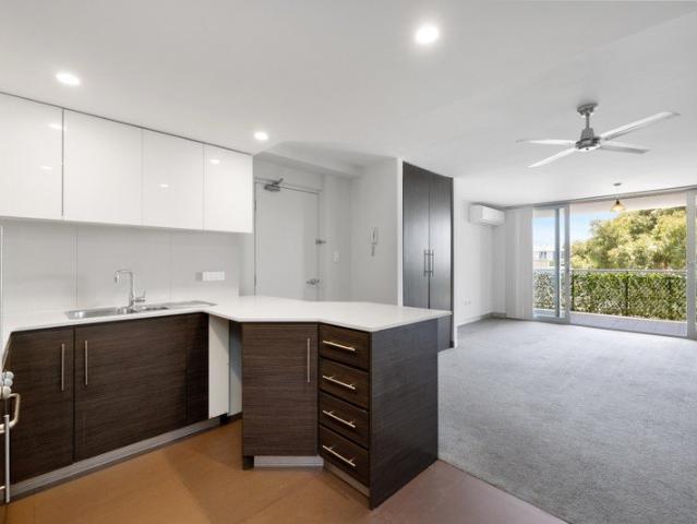 Stylish City Fringe Apartment with North Facing Balcony, 2 Bedroom, 2 Bathroom, 1 Parking