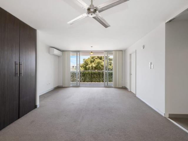 Stylish City Fringe Apartment with North Facing Balcony, 2 Bedroom, 2 Bathroom, 1 Parking