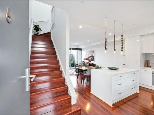 Stylish City Fringe Living in Prestigious St Peters