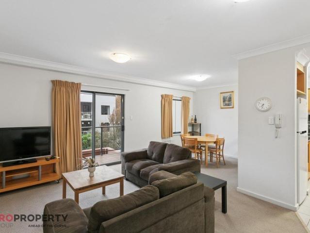 Stylish City Fringe Living Opposite Kings Park