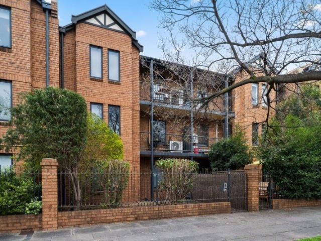 Stylish City Living with Hurtle Square Views