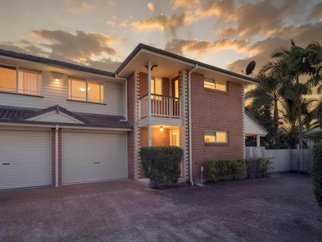 Stylish Clayfield Living Space, Comfort & Convenience