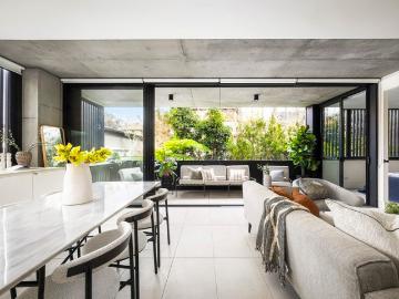 Stylish Coastal Apartment with Garden Outlooks