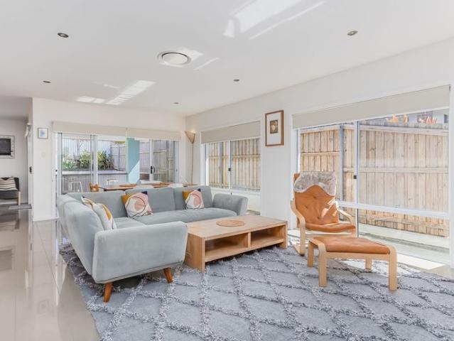 Stylish Coastal Duplex Luxury Finishes, Beachside Living