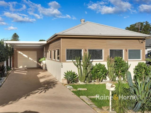 Stylish Coastal Entertainer in the Heart of Ettalong
