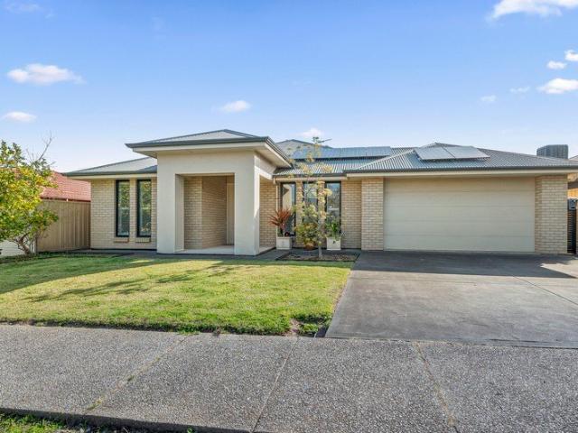 Stylish Coastal Family Living in Aldinga Beach