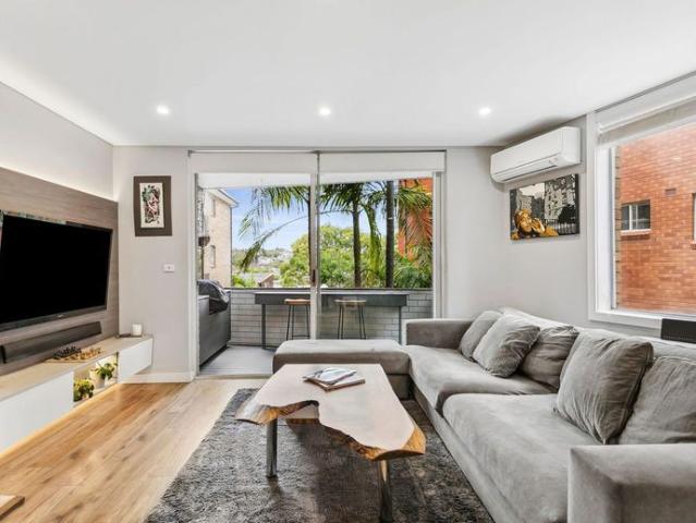 Stylish Coastal Living | Modern 2 Bedroom Apartment in Prime Dee Why Location
