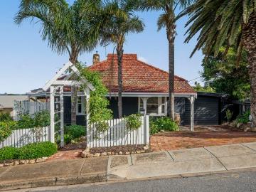 Stylish Coastal Living Near the Jetty and Dining Precinct