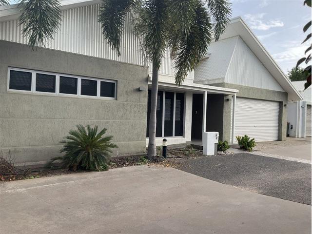 Stylish Coastal Living at Exclusive Orchard Rise