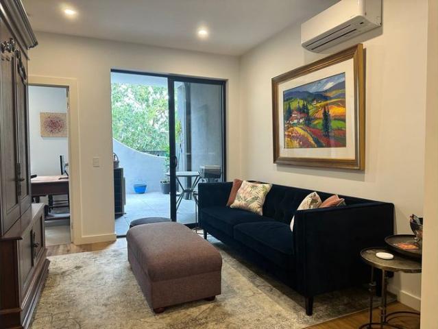 Stylish Coastal Living Awaits in Cheltenham Furnished!