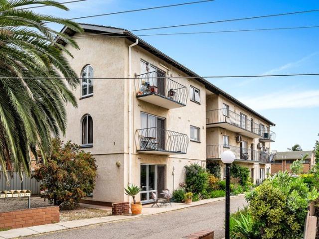 Stylish Coastal Living in a Prime Location