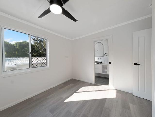 Stylish Coastal Living in a Prime Rosslyn Location