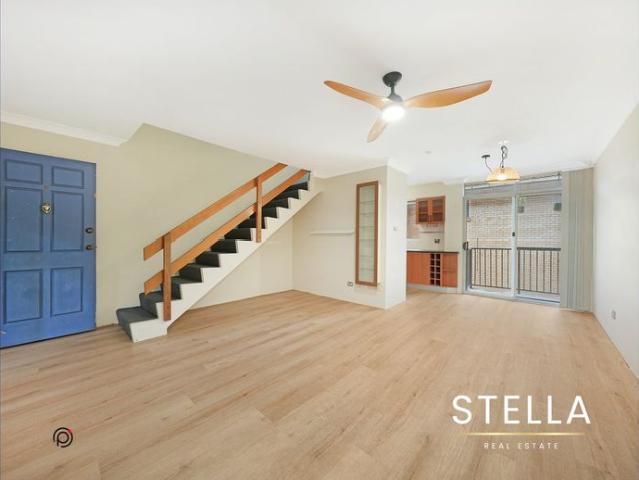 Stylish Coastal Living in Spacious 2 Bed Townhouse