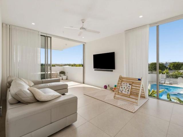 Stylish Coastal Living in the Heart of Casuarina