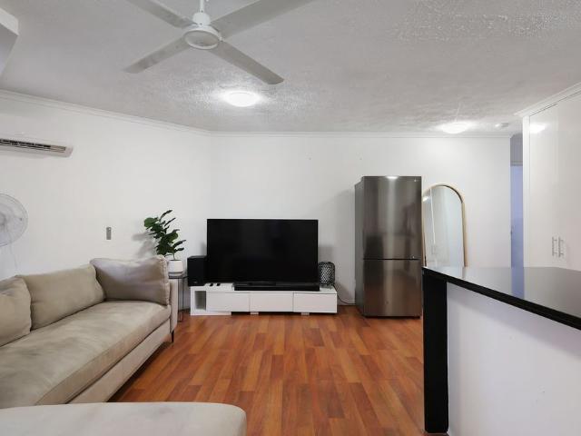 Stylish Coastal Living in the Heart of Surfers Paradise