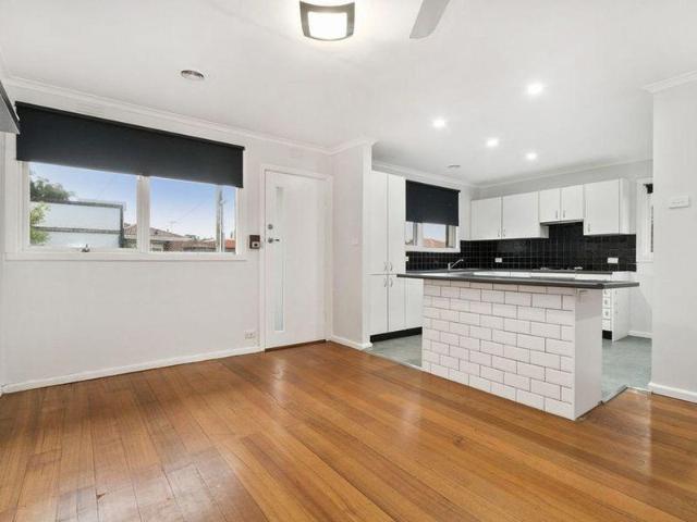 Stylish Coastal Living Just 600 Metres from the Beach