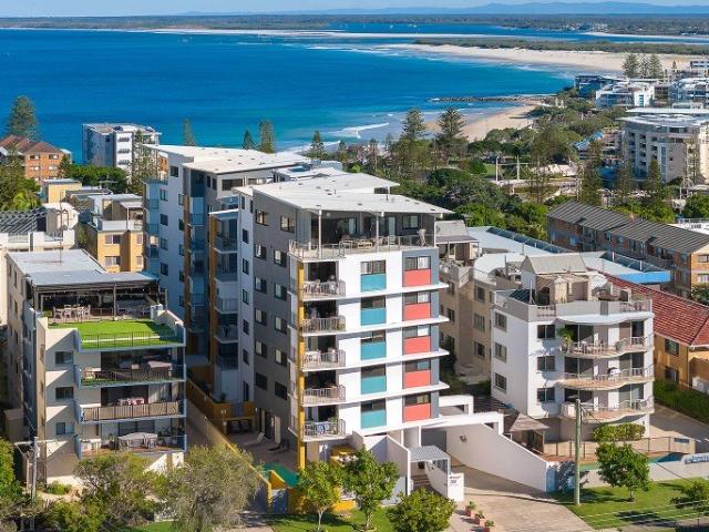 Stylish Coastal Living with Ocean Breezes