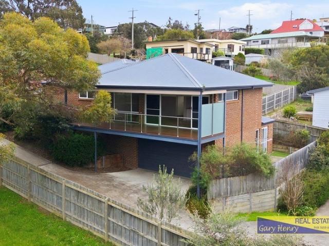 Stylish Coastal Living with Space, Comfort & Convenience