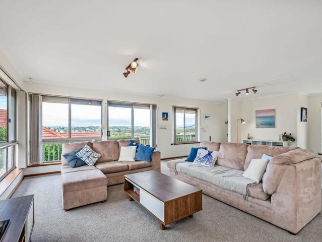 Stylish Coastal Living with Spectacular Ocean Views