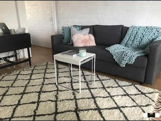 Stylish Coastal Retreat – Enjoy the perfect blend of beachside living and urban convenience