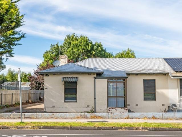 Stylish, Comfort & Space in a Great Location!