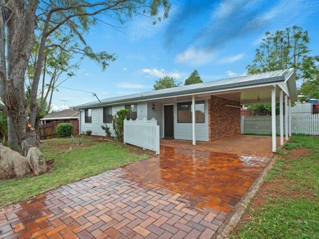 Stylish & Comfortable Family Home in Wilsonton Heights