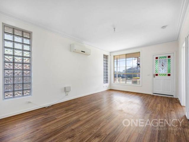 Stylish & Comfortable Living in a Peaceful Altona Meadows Location