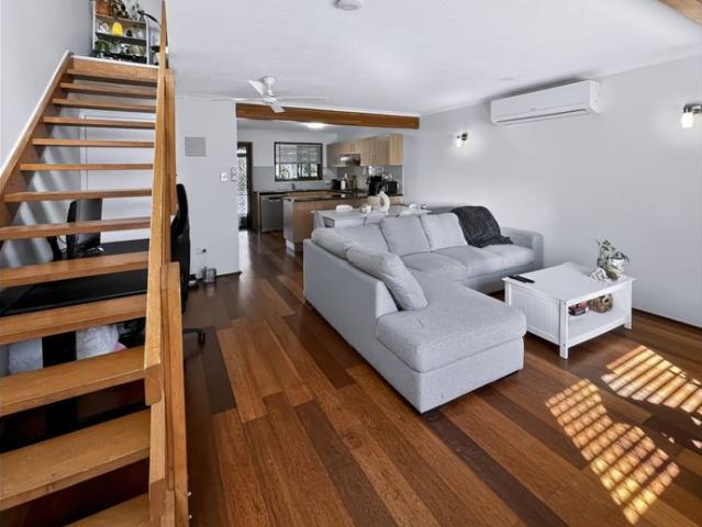 Stylish & Comfortable 2 Bedroom Townhouse in Rochedale South