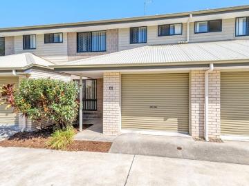 Stylish Contemporary Townhouse in a Prime Richlands Location