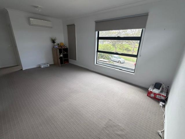 Stylish Contemporary Townhouse in a Sought After Location