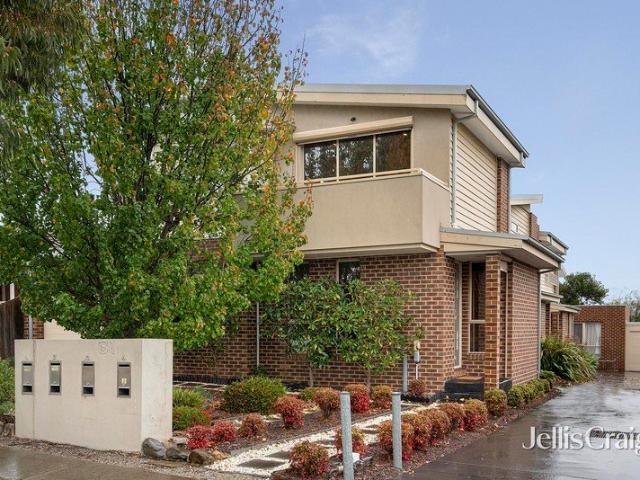 Stylish contemporary townhouse with picturesque mountain views