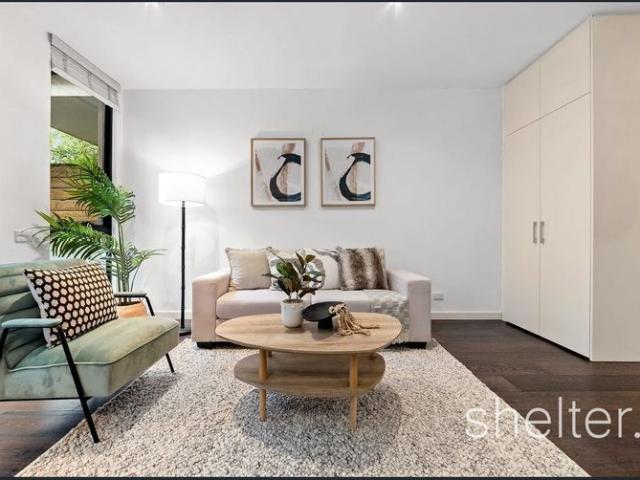 Stylish Contemporary Apartment Backing onto Ferndale Trail