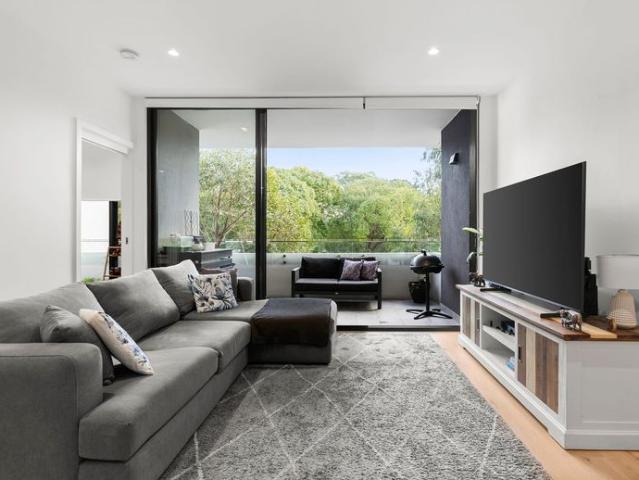 Stylish Contemporary Apartment with Oversized Balcony & Premium Finishes