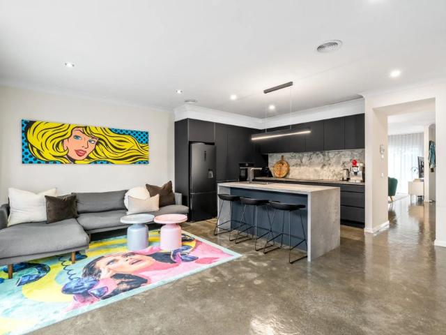 Stylish Contemporary Family Living in a Prime Taylors Lakes Location