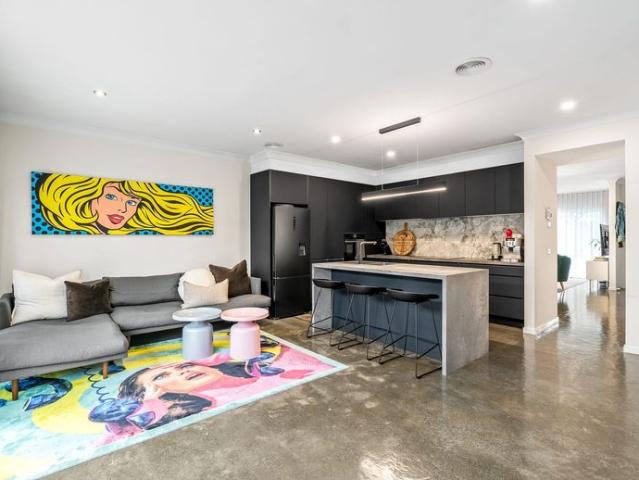 Stylish Contemporary Family Living in a Prime Taylors Lakes Location