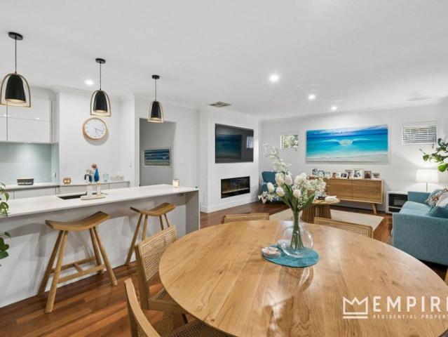 Stylish Contemporary Family Living!