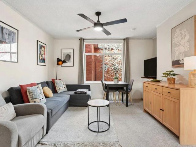 Stylish & Convenient 1 Bedroom Apartment + Study in Turner