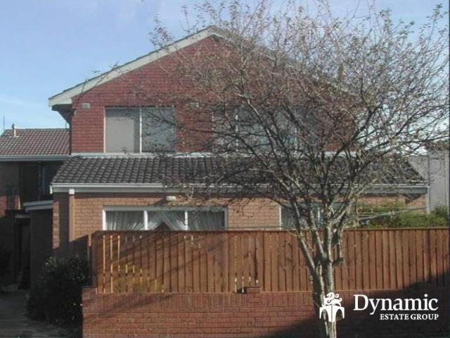 Stylish & Convenient 2 Bedroom Apartment in the Heart of Clayton