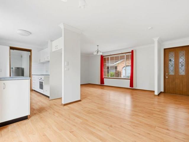 Stylish & Convenient 2 Bedroom Home in Point Clare