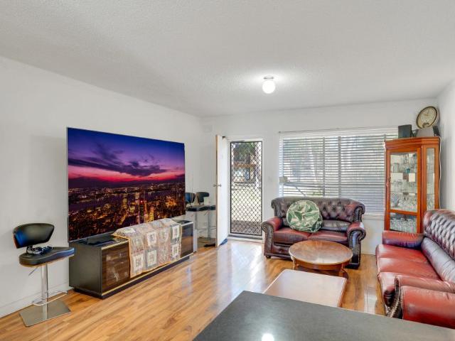 Stylish & Convenient 2 Bedroom Unit