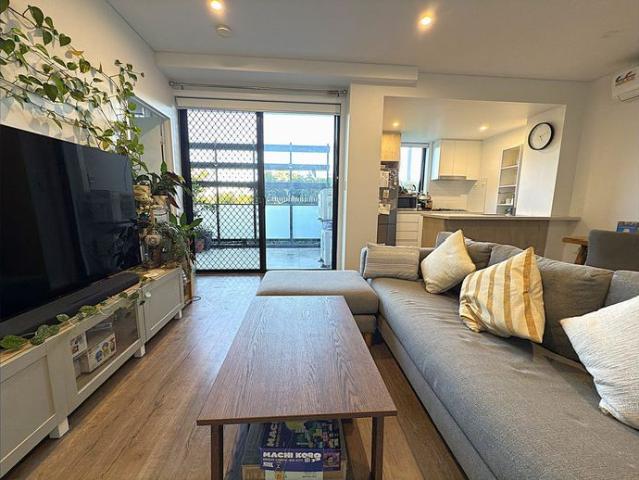 Stylish & Convenient 2 Bedroom Unit in the Heart of Mt Colah!