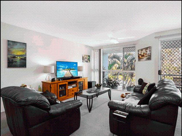 Stylish, Convenient & Centrally Located near the Beach