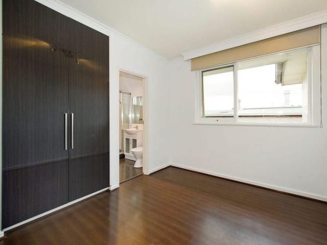 Stylish & Convenient Glen Iris Living