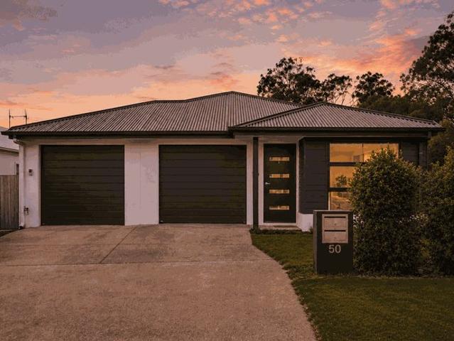 Stylish & Convenient Duplex Living in Deception Bay